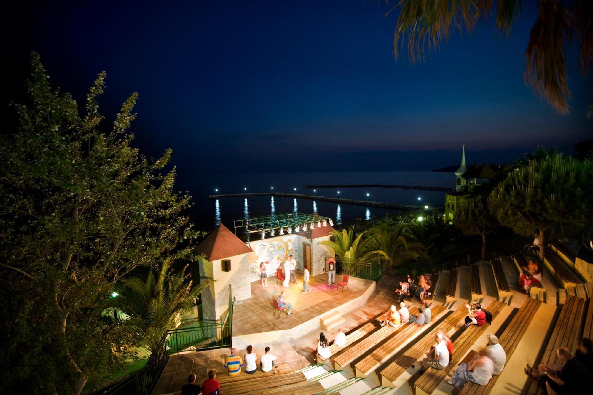 Fantasia Deluxe Hotel Kusadası Eksteriør billede